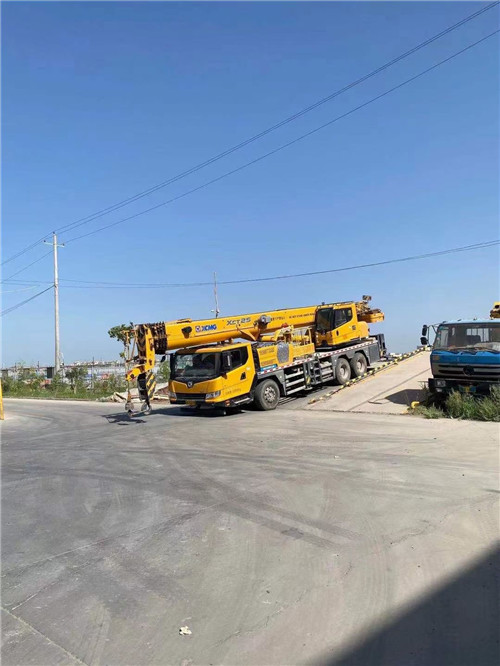 景东县吊车作业时，可能会产生哪些额外收费项目？