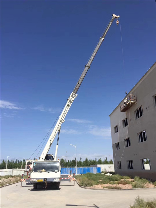 景东县“轻装强干”—— 吊车的 “轻量化臂架” 技术